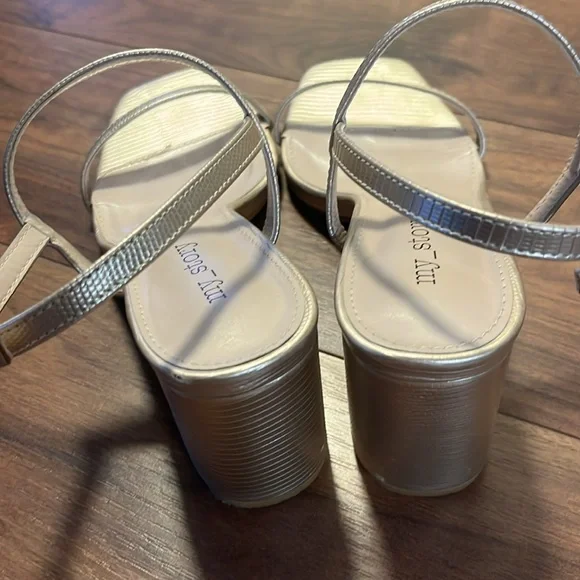 Sandals - Picture 3 of 4